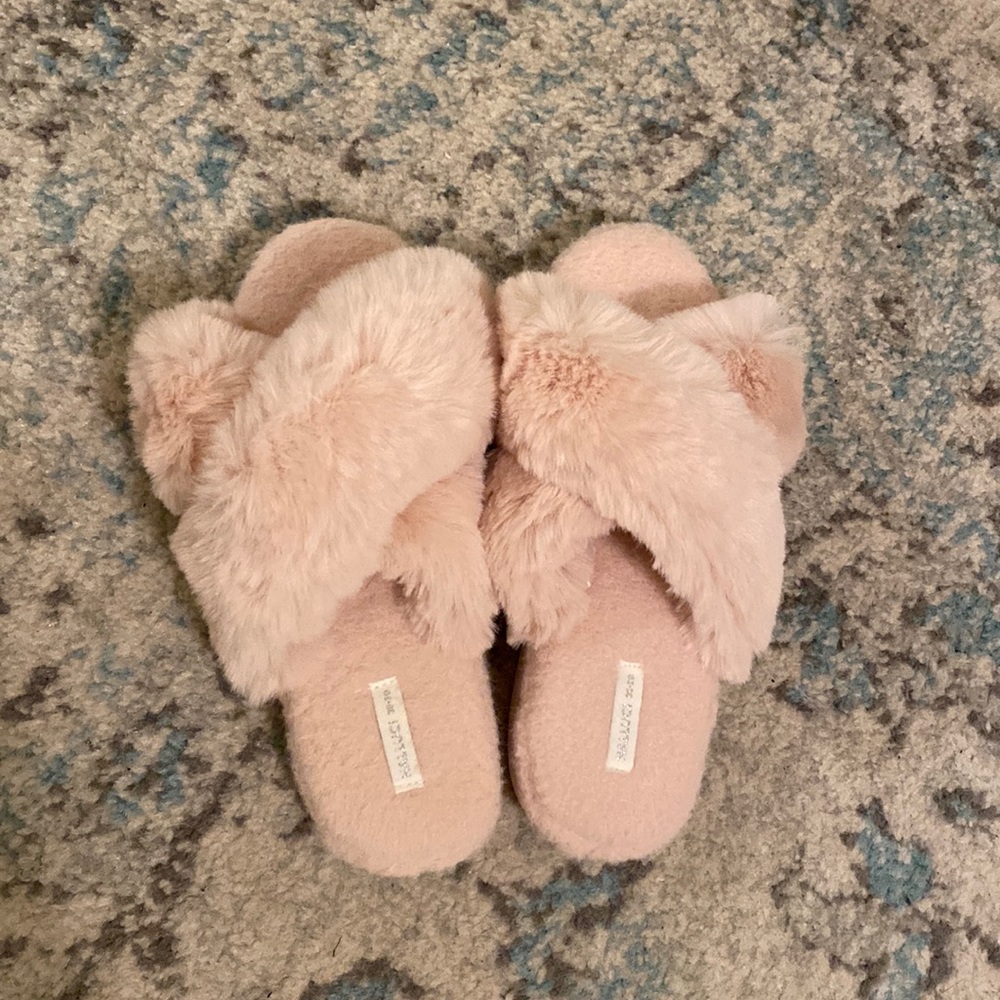 Cross Band Fleece Indoor/Outdoor Slippers NWOT